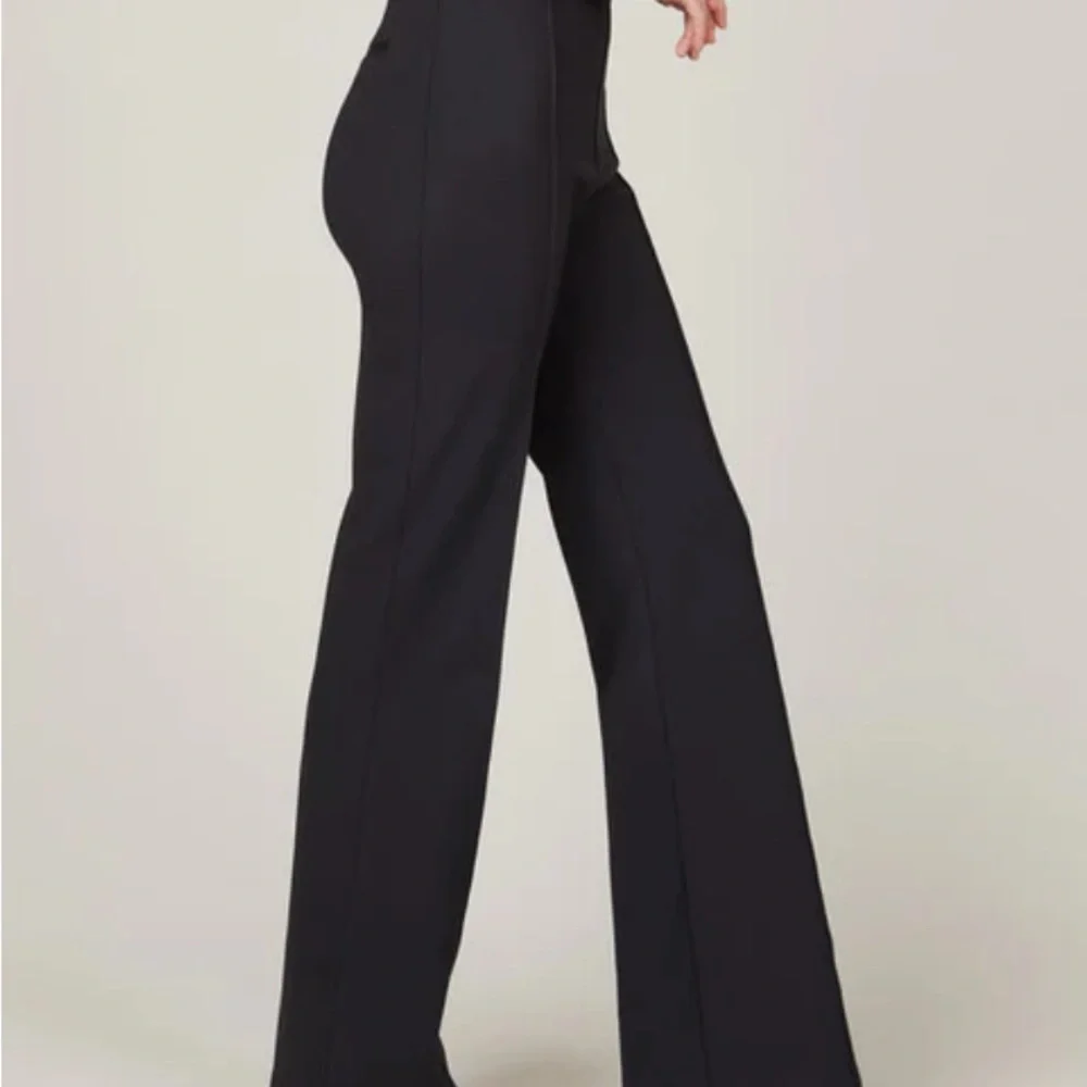 SPANX - Hi Rise Flair - Elegant Black Women's Pants - M - Picture 1 of 6
